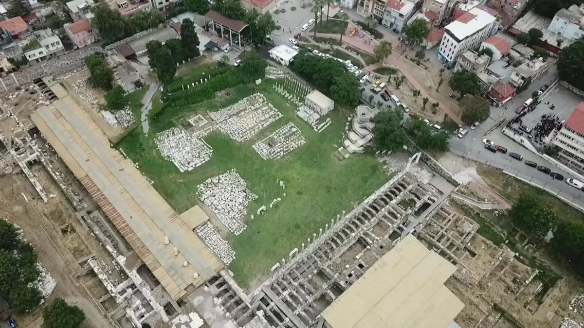 Smyrna Antik Kenti’nde Roma Dönemi Eserleri Bulundu