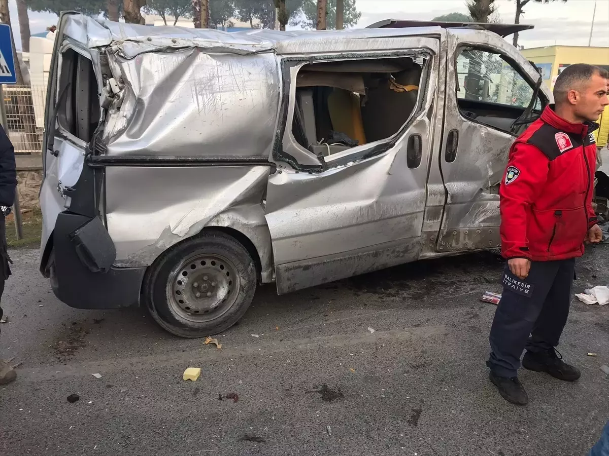 Ayvalık’ta Trafik Kazası: Sürücü Yaralandı